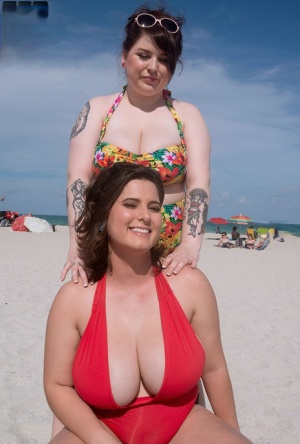 Flashing Tits At Beach - Flashing Tits at XL Porn.com